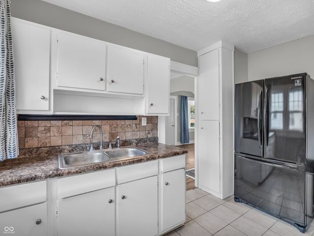 209 S 6th Avenue, Beech Grove, IN 46107