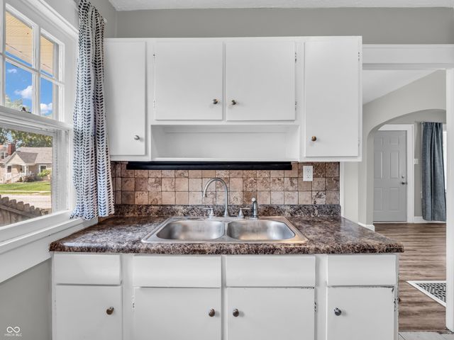 209 S 6th Avenue, Beech Grove, IN 46107