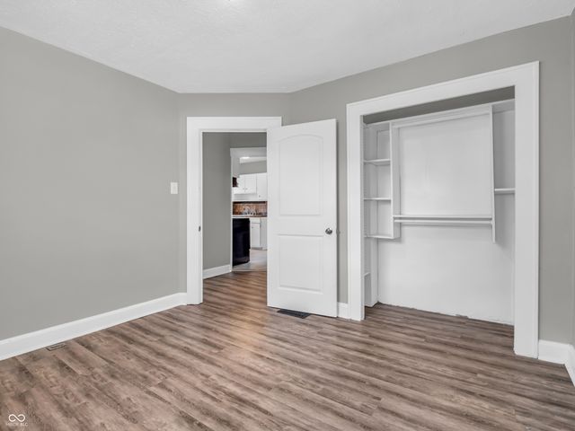 209 S 6th Avenue, Beech Grove, IN 46107