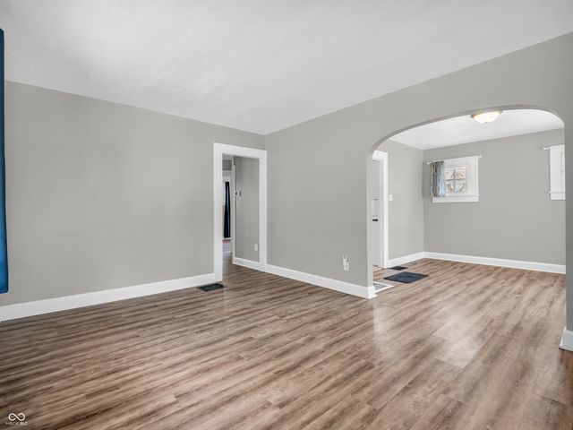 209 S 6th Avenue, Beech Grove, IN 46107