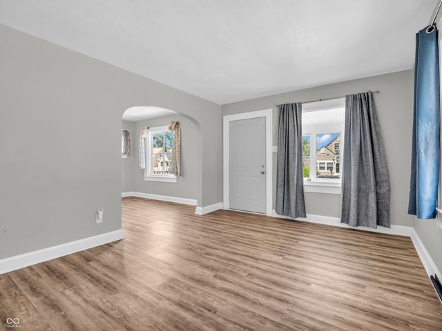 209 S 6th Avenue, Beech Grove, IN 46107