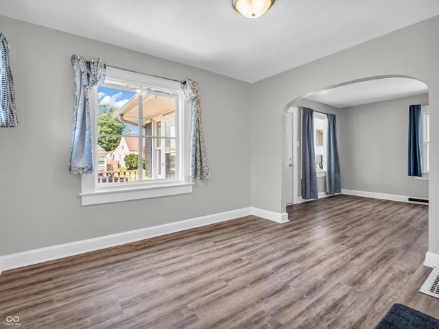 209 S 6th Avenue, Beech Grove, IN 46107