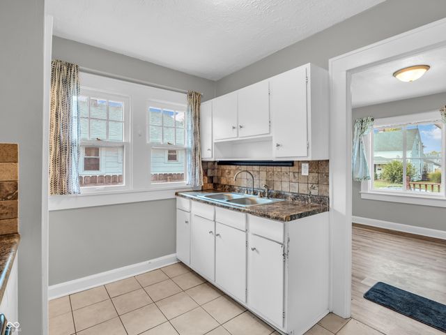 209 S 6th Avenue, Beech Grove, IN 46107