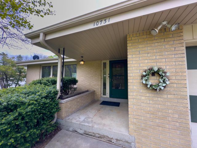 10731 W Keefe AVENUE, Wauwatosa, WI 53222