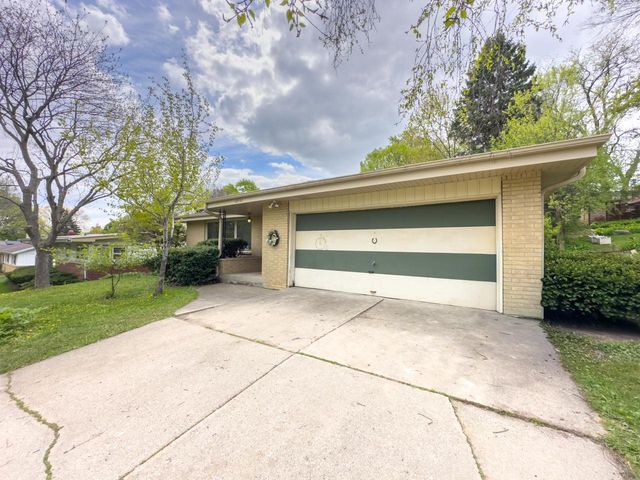 10731 W Keefe AVENUE, Wauwatosa, WI 53222