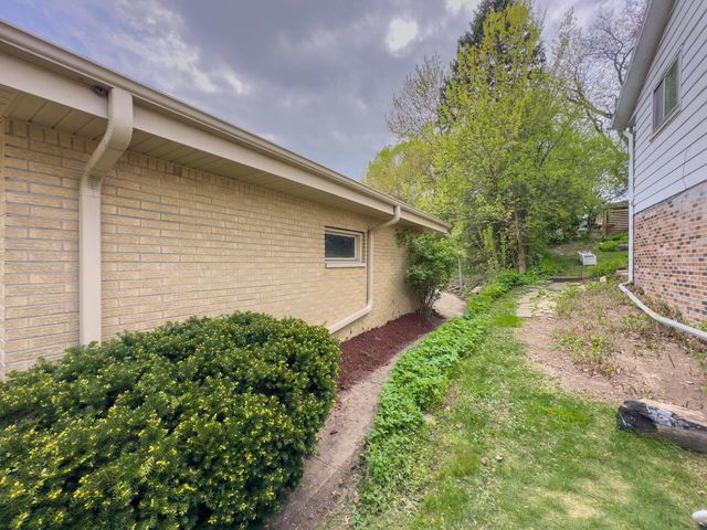 10731 W Keefe AVENUE, Wauwatosa, WI 53222
