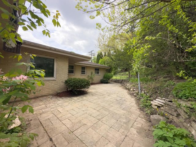 10731 W Keefe AVENUE, Wauwatosa, WI 53222