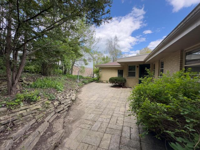 10731 W Keefe AVENUE, Wauwatosa, WI 53222