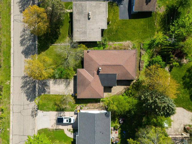 10731 W Keefe AVENUE, Wauwatosa, WI 53222