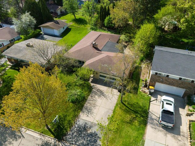 10731 W Keefe AVENUE, Wauwatosa, WI 53222