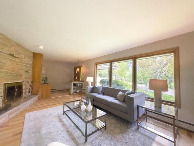 10731 W Keefe AVENUE, Wauwatosa, WI 53222
