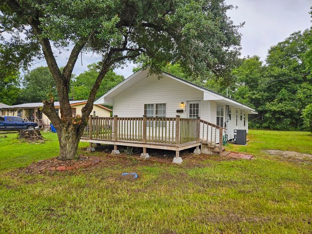 1012 Mc Arthur St, Deridder, LA 70634