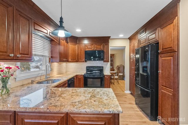 30 Pelham Place, East Brunswick, NJ 08816