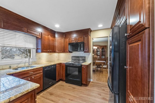 30 Pelham Place, East Brunswick, NJ 08816