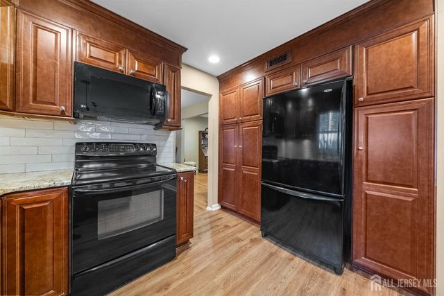 30 Pelham Place, East Brunswick, NJ 08816