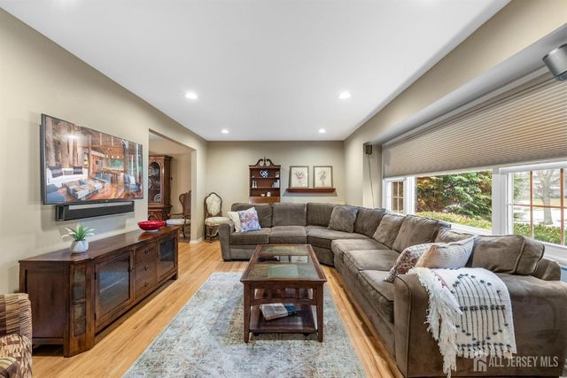 30 Pelham Place, East Brunswick, NJ 08816