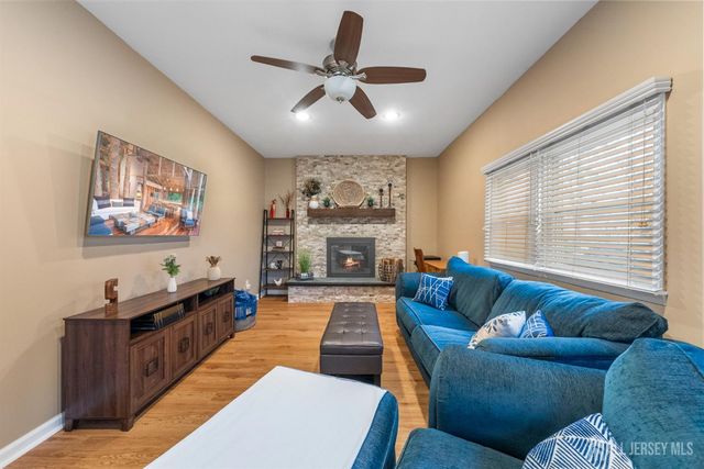 30 Pelham Place, East Brunswick, NJ 08816