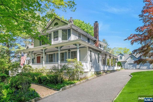 11 Lower Cross Road, Saddle River, NJ 07458