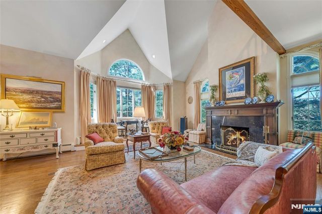 11 Lower Cross Road, Saddle River, NJ 07458