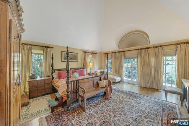 11 Lower Cross Road, Saddle River, NJ 07458