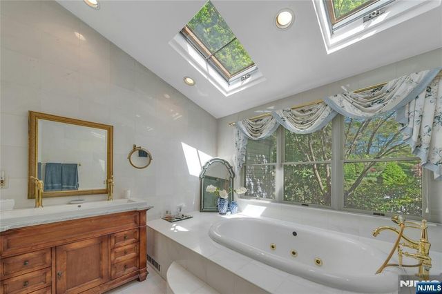 11 Lower Cross Road, Saddle River, NJ 07458