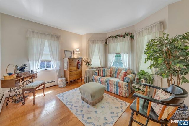 11 Lower Cross Road, Saddle River, NJ 07458
