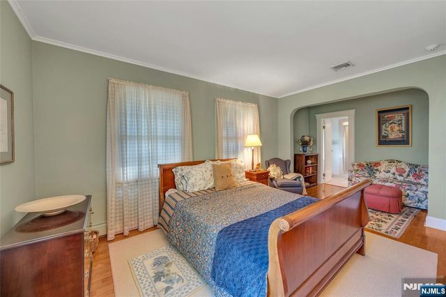 11 Lower Cross Road, Saddle River, NJ 07458