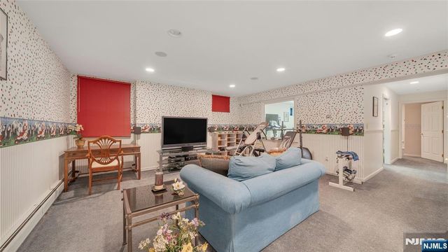 11 Lower Cross Road, Saddle River, NJ 07458