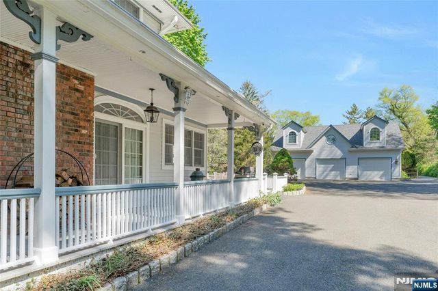11 Lower Cross Road, Saddle River, NJ 07458