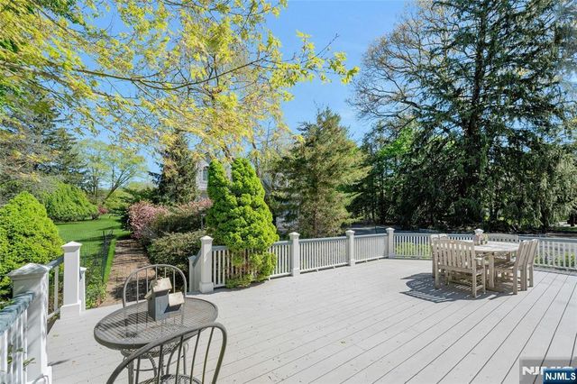 11 Lower Cross Road, Saddle River, NJ 07458