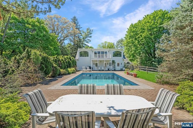 11 Lower Cross Road, Saddle River, NJ 07458