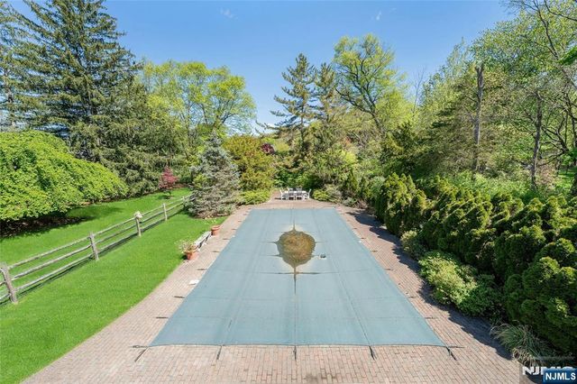 11 Lower Cross Road, Saddle River, NJ 07458