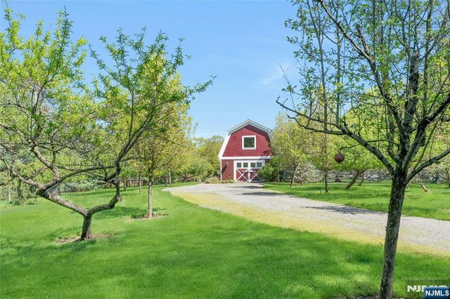 11 Lower Cross Road, Saddle River, NJ 07458