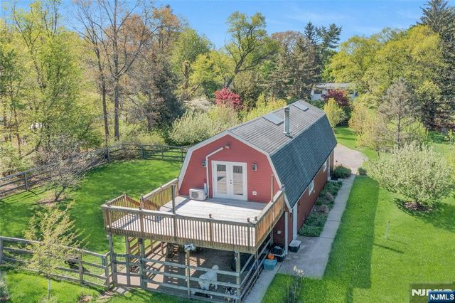 11 Lower Cross Road, Saddle River, NJ 07458