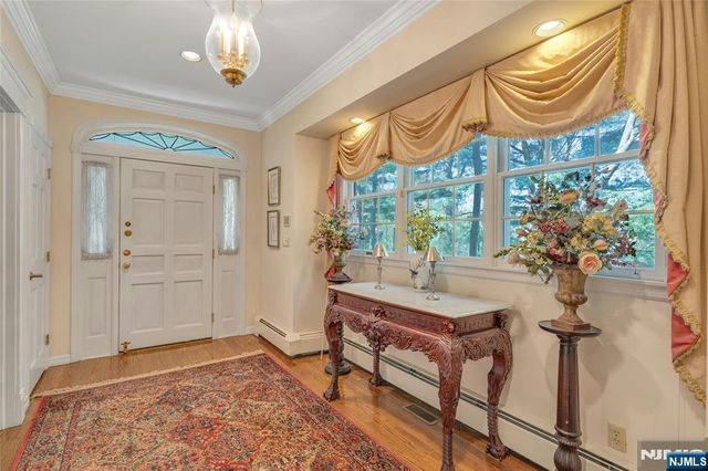 11 Lower Cross Road, Saddle River, NJ 07458