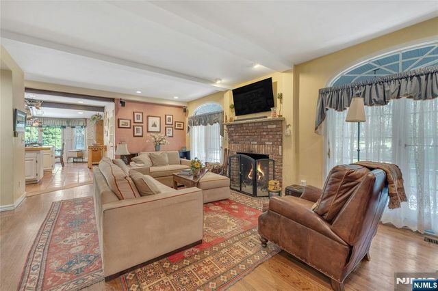 11 Lower Cross Road, Saddle River, NJ 07458