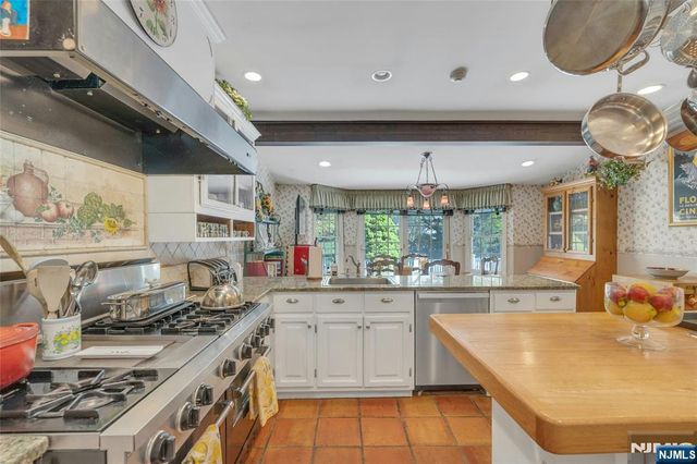 11 Lower Cross Road, Saddle River, NJ 07458