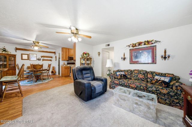 3101 Meadowside Ct, Louisville, KY 40214