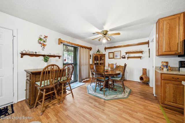 3101 Meadowside Ct, Louisville, KY 40214