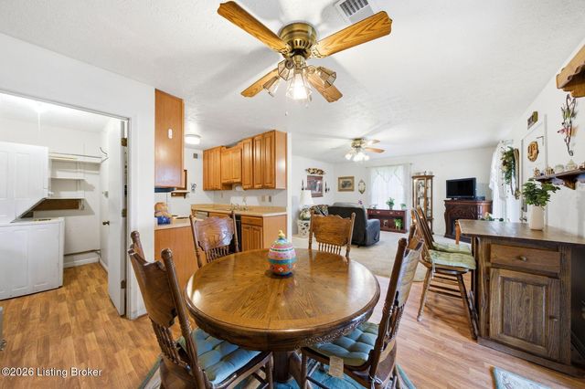 3101 Meadowside Ct, Louisville, KY 40214