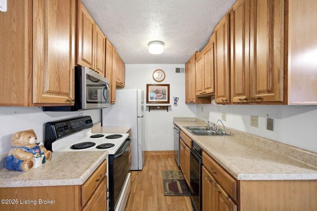 3101 Meadowside Ct, Louisville, KY 40214