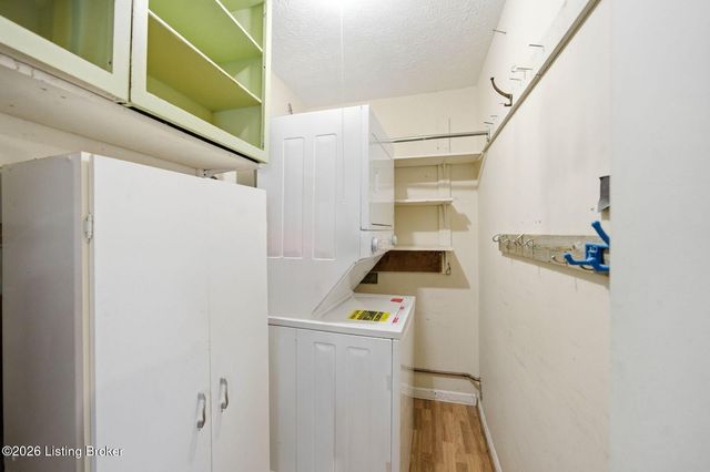 3101 Meadowside Ct, Louisville, KY 40214