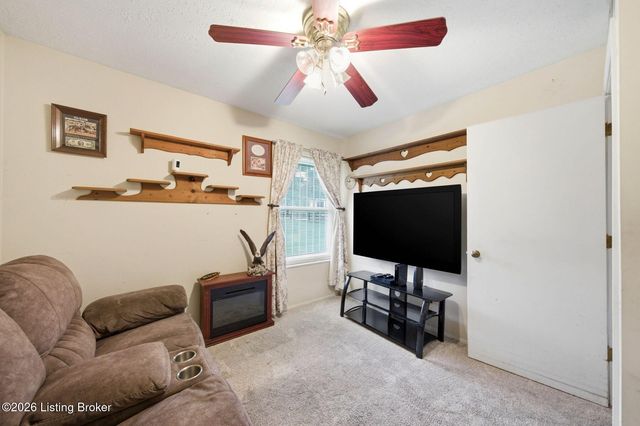 3101 Meadowside Ct, Louisville, KY 40214