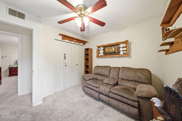 3101 Meadowside Ct, Louisville, KY 40214