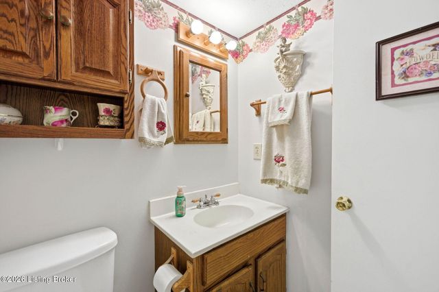 3101 Meadowside Ct, Louisville, KY 40214