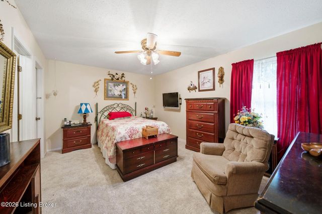 3101 Meadowside Ct, Louisville, KY 40214