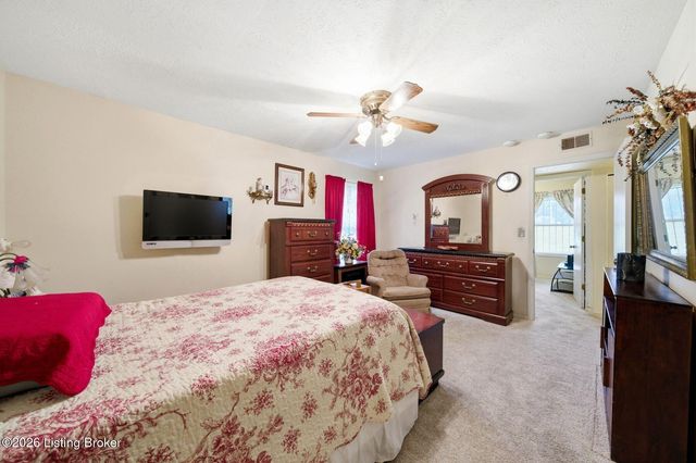 3101 Meadowside Ct, Louisville, KY 40214