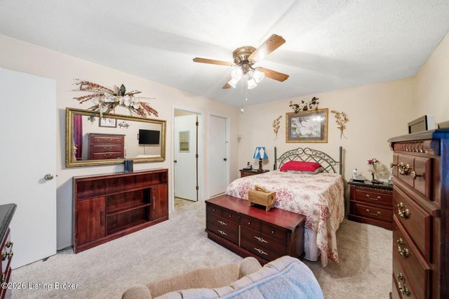 3101 Meadowside Ct, Louisville, KY 40214