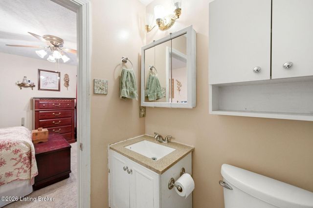 3101 Meadowside Ct, Louisville, KY 40214