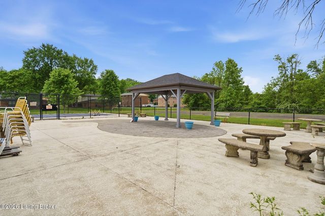 3101 Meadowside Ct, Louisville, KY 40214